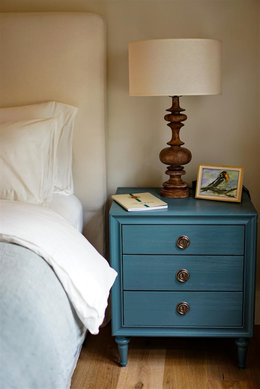 Hvorfor et sengebord er en nødvendighed i dit soveværelse