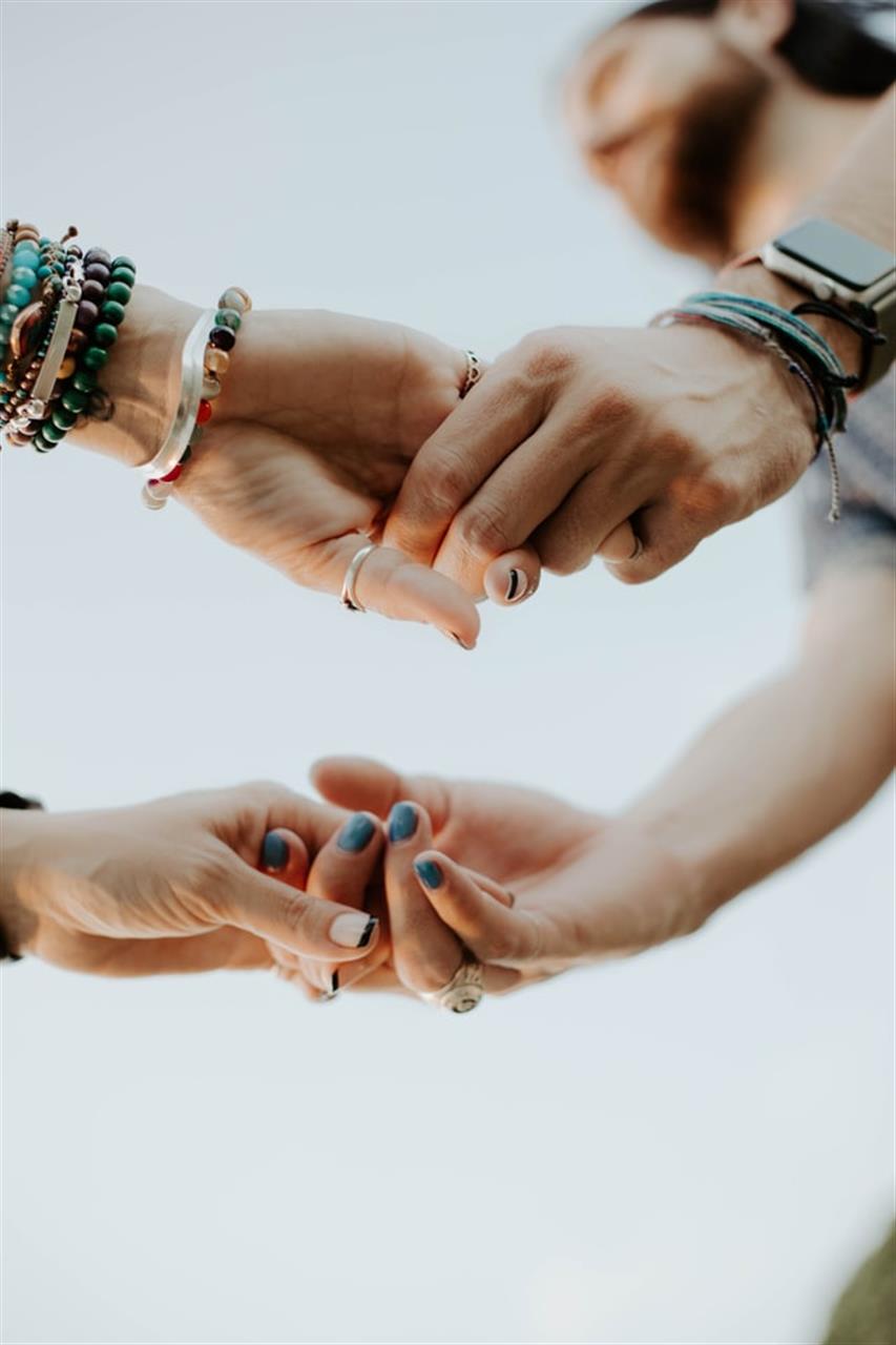 Køb flotte armbånd med indgravering her